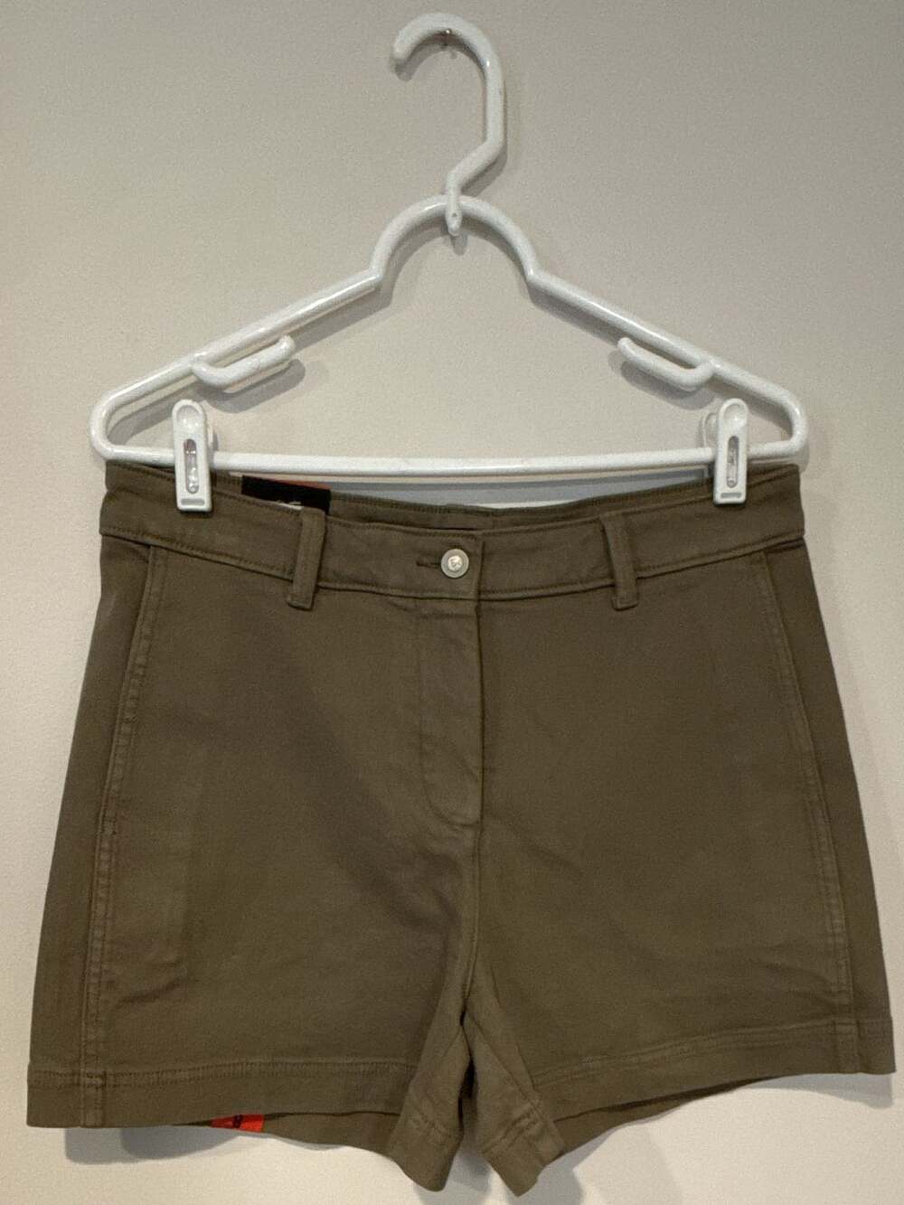 Banana Republic Everyday Short Size 8 Olive Green